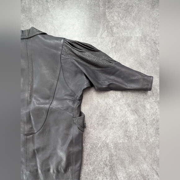 Vintage 80s soft black leather jacket with shoulder pads and leopard det… - Picture 5 of 14